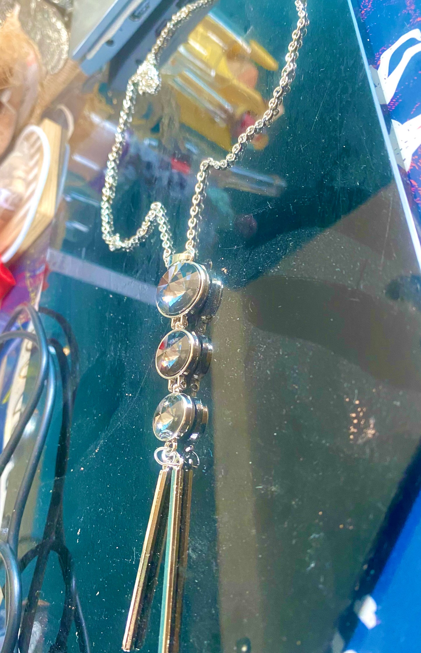 Collier avec pendentif métal et perles ,en acier inoxydable , 1 pièce