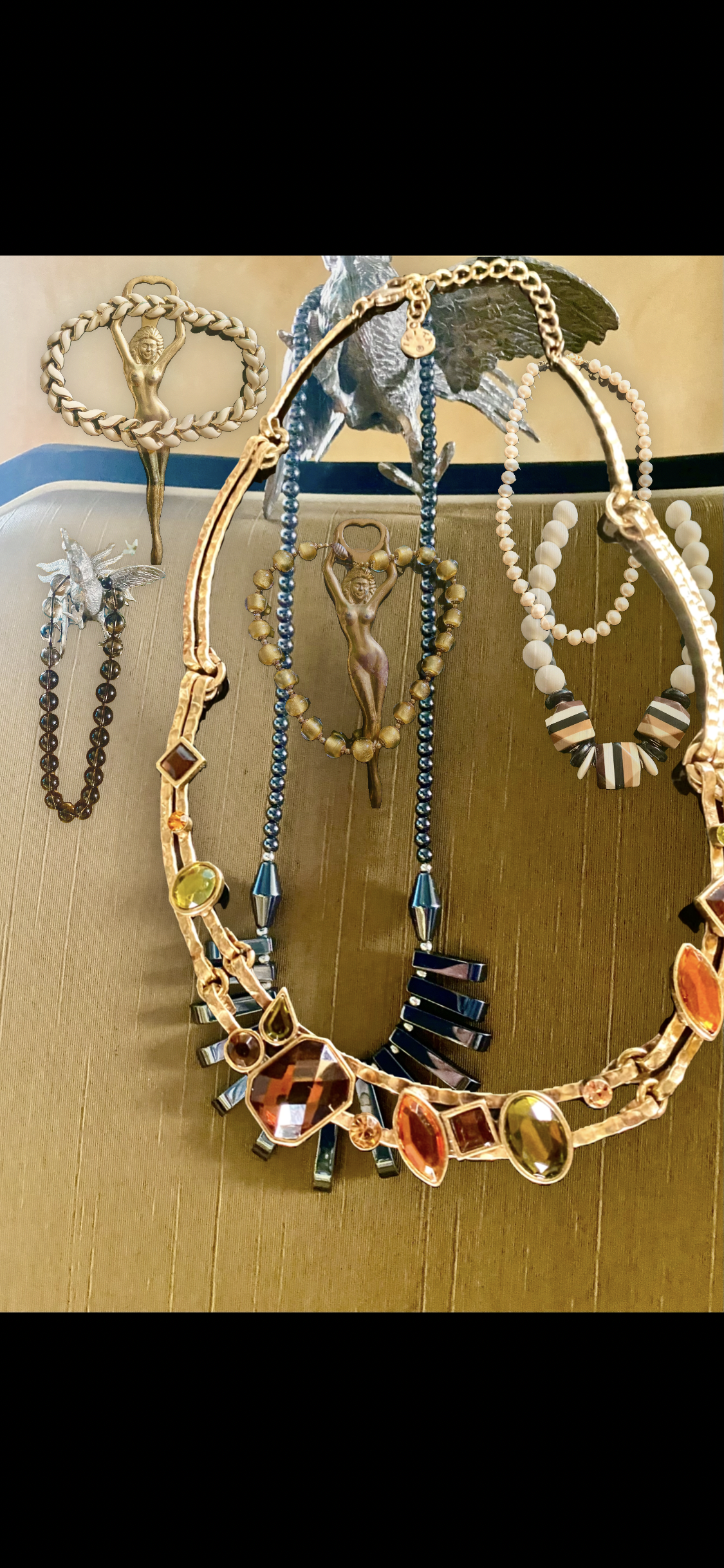 Colliers perles, céramiques et en acier inoxydable , chaque pièce est unique, haute qualité collection 8 pièces