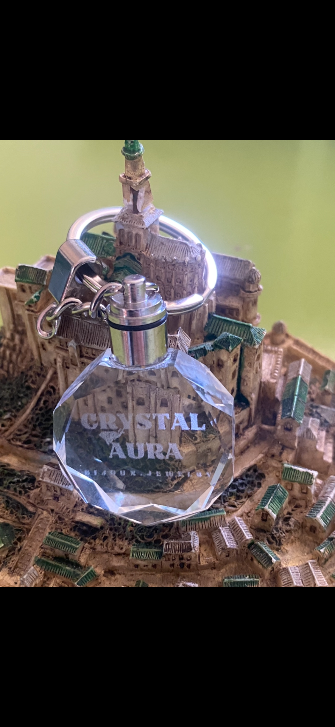 Porte clé en verre en cristal lumineux forme arrondie irrégulière laser personnalisable