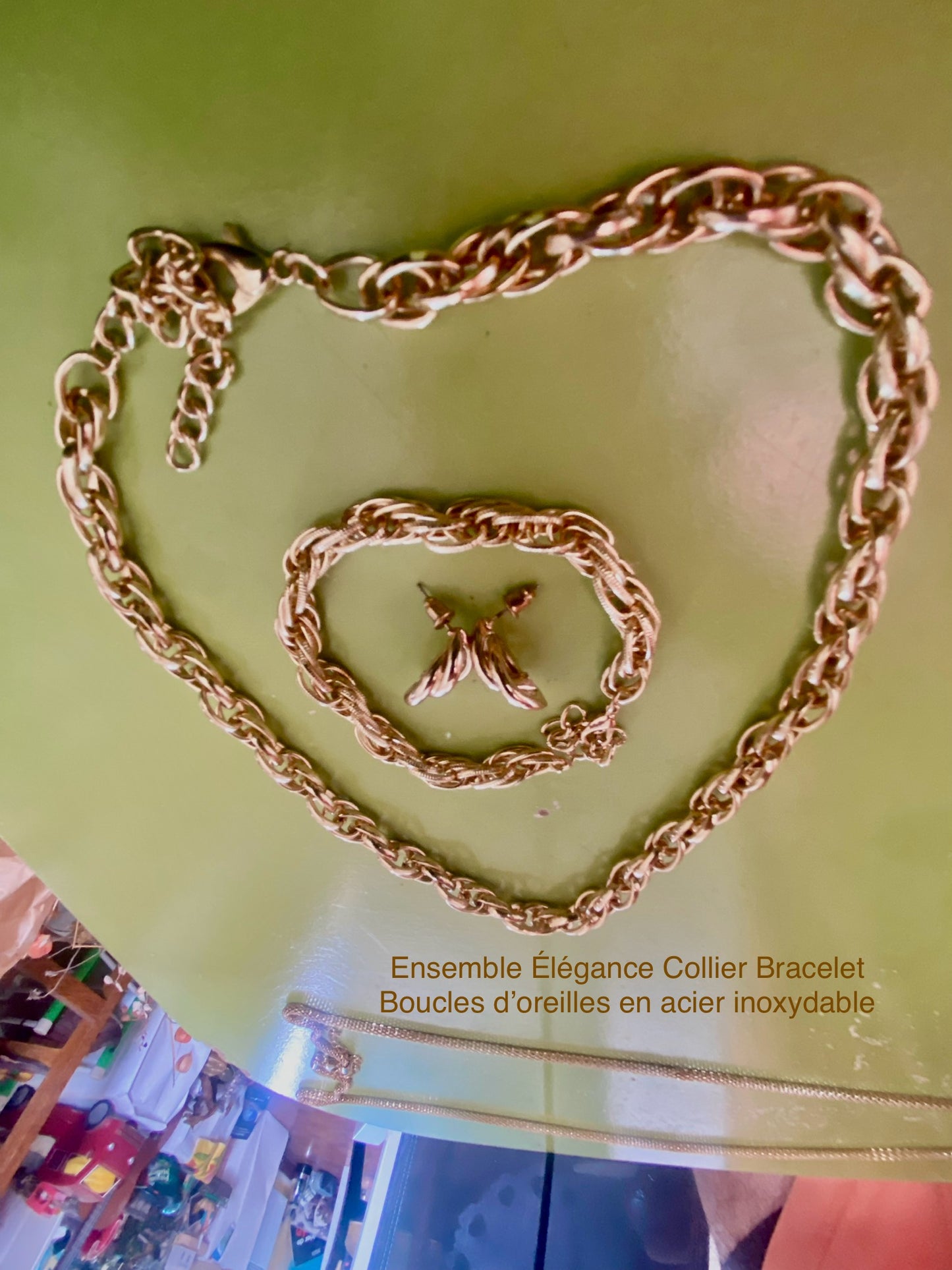 Ensemble Collier Bracelet Boucles d’oreilles fashion élégance. pièces uniques . Collection privée