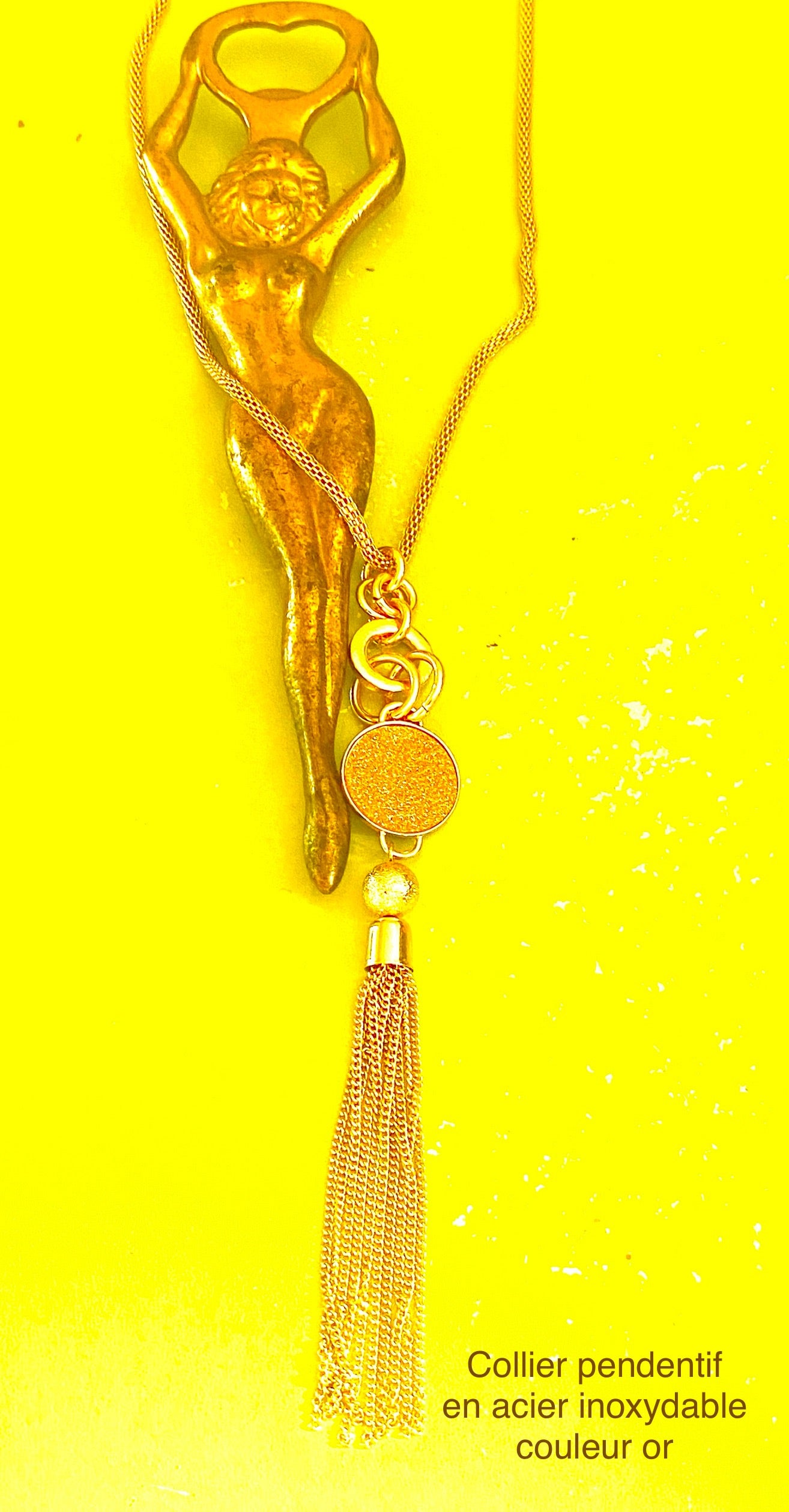 Collier fashion élégance. Pendentif .pièce unique couleur or . Collection privée
