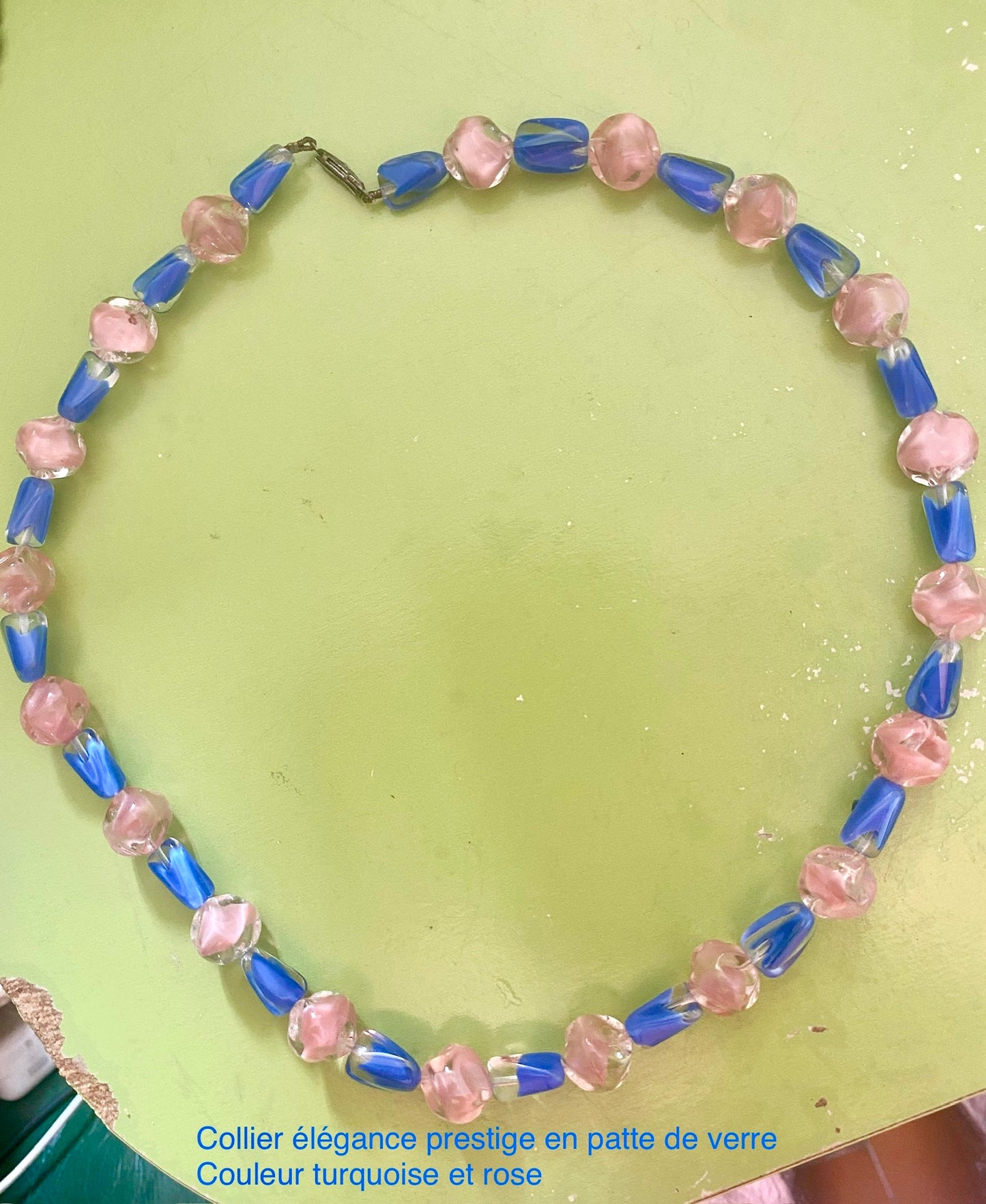 Collier prestige en perles de pattes de verre coloré