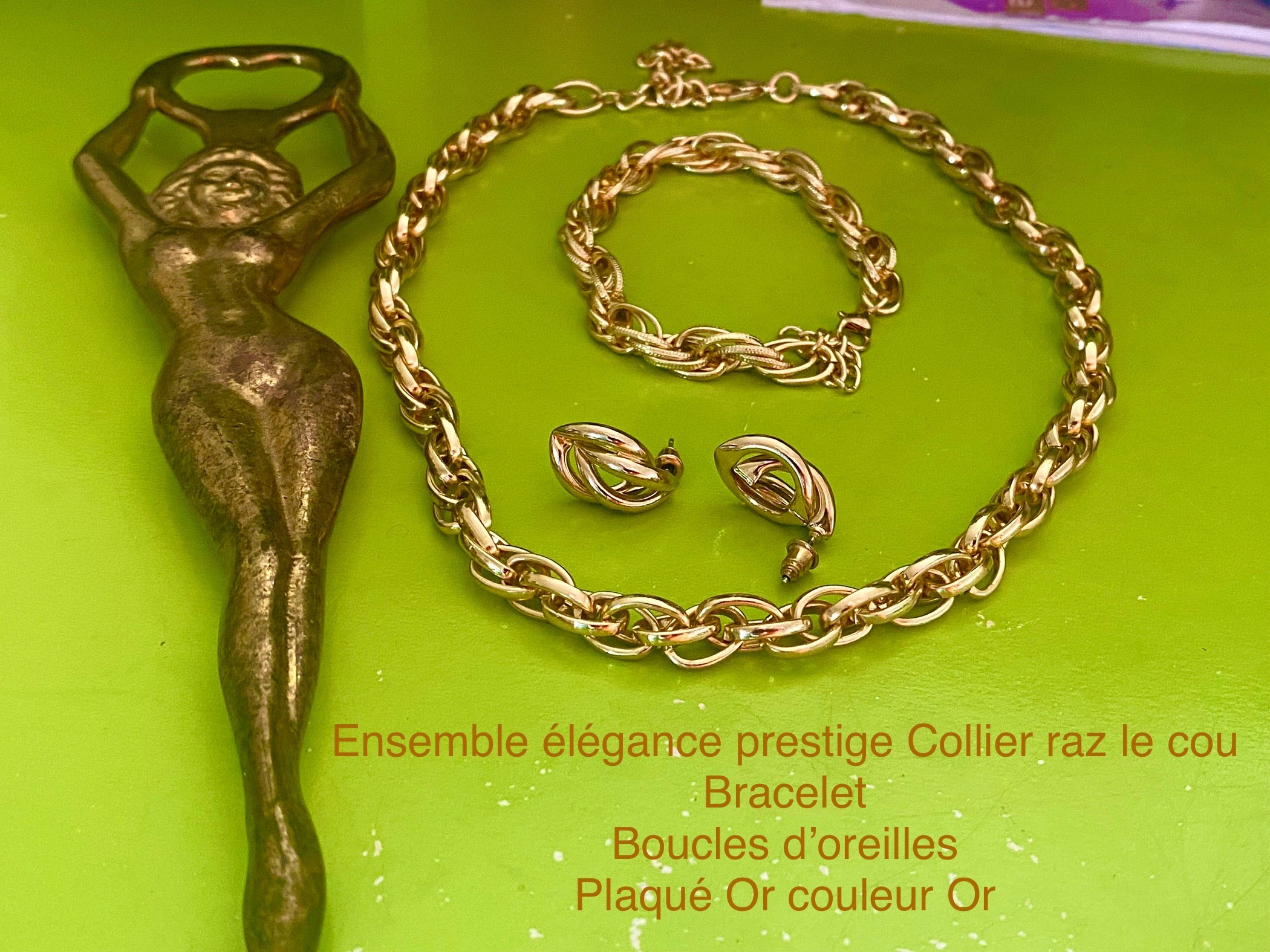 Ensemble Collier Bracelet Boucles d’oreilles élégance pièces uniques . Collection privée