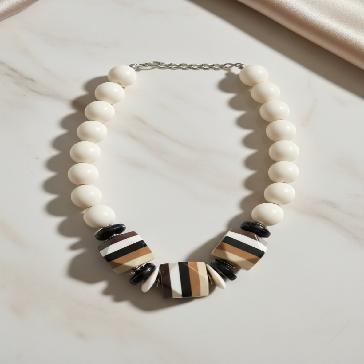 Collier Ras-le-Cou Chic Perles Céramique Blanc - Design Géométrique Artisanal