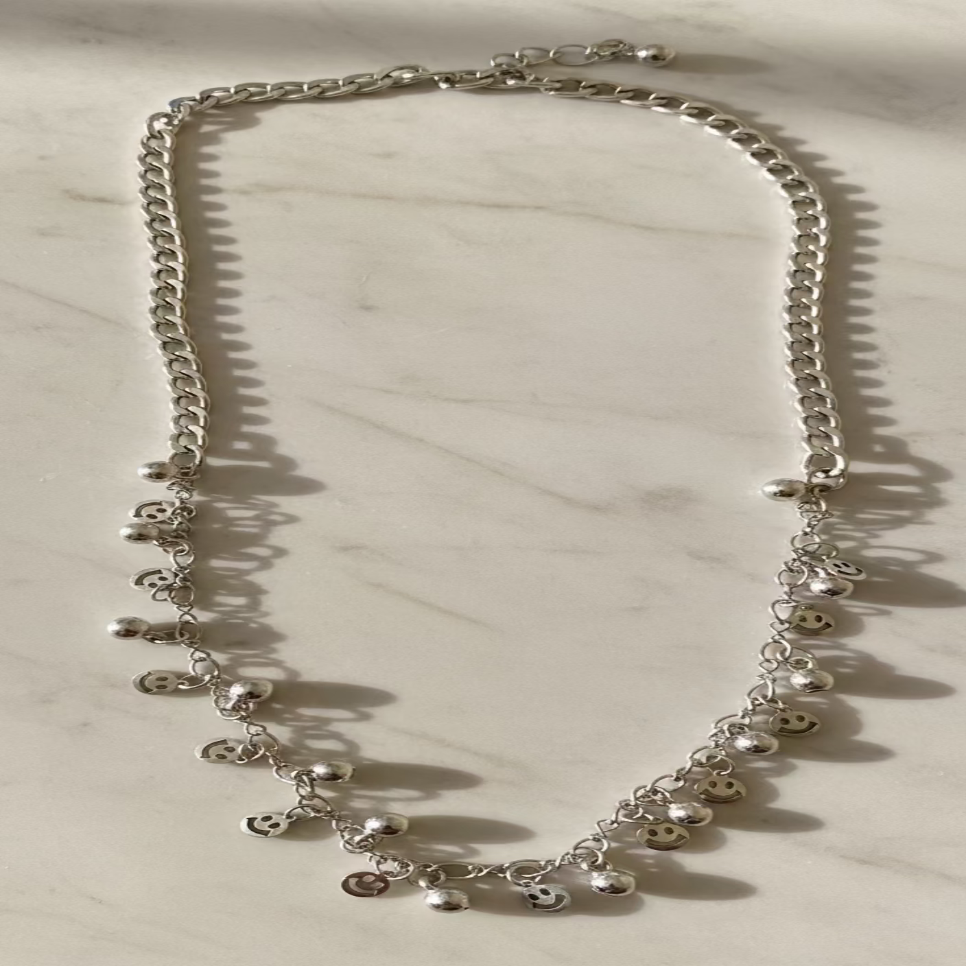 Collier Chaîne Tendance - Emojis Smily et Perles Métalliques Argenté - Pièce Unique