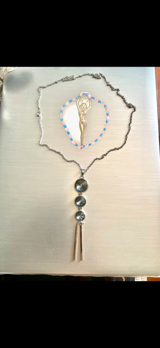 Collier avec pendentif métal et perles ,en acier inoxydable , 1 pièce