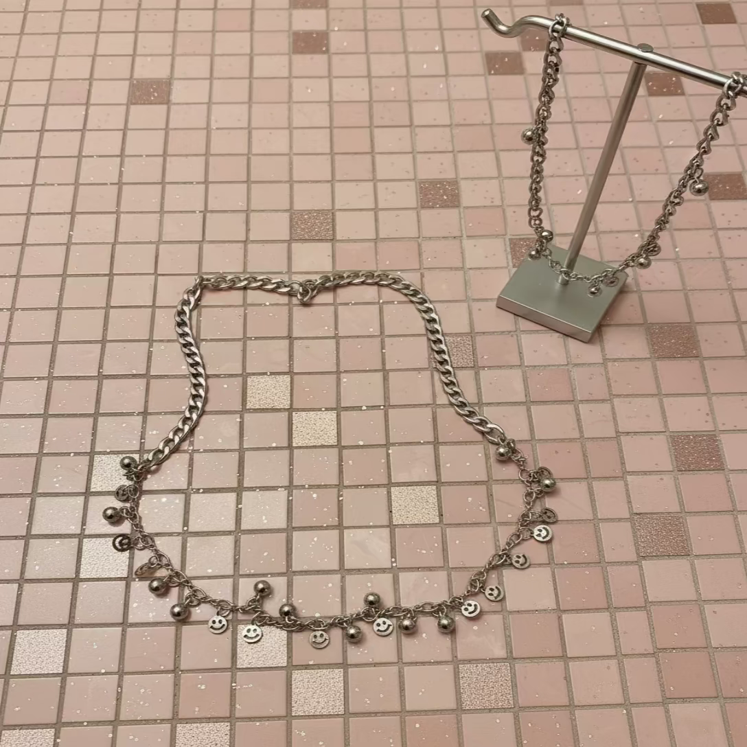 Collier Chaîne Tendance - Emojis Smily et Perles Métalliques Argenté - Pièce Unique