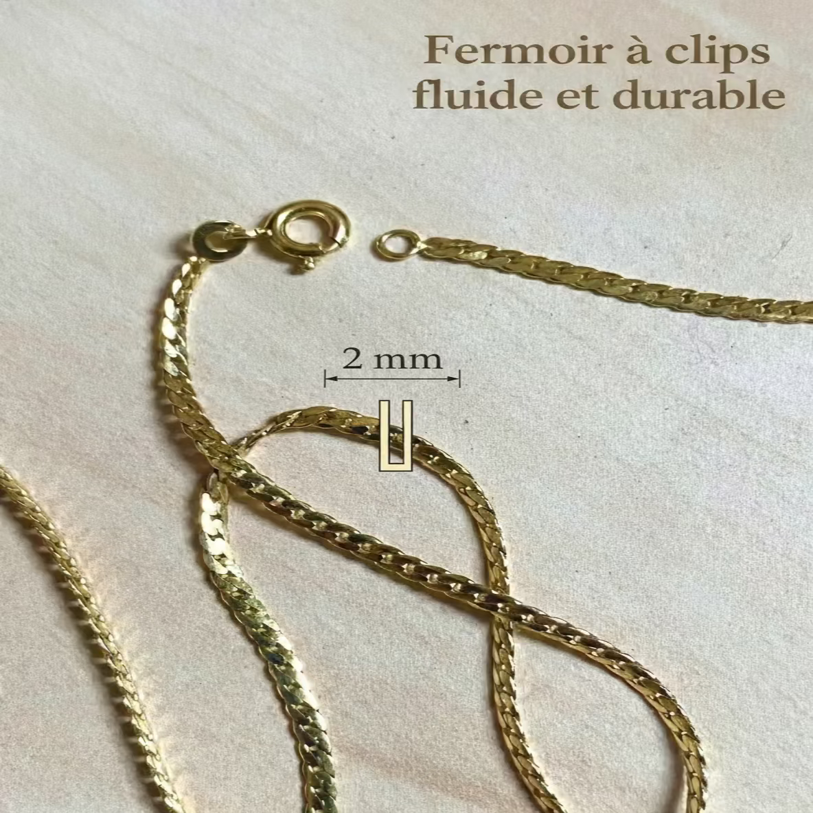 Collier Chaîne Pendentif Mini Statuette Femme - Plaqué Or