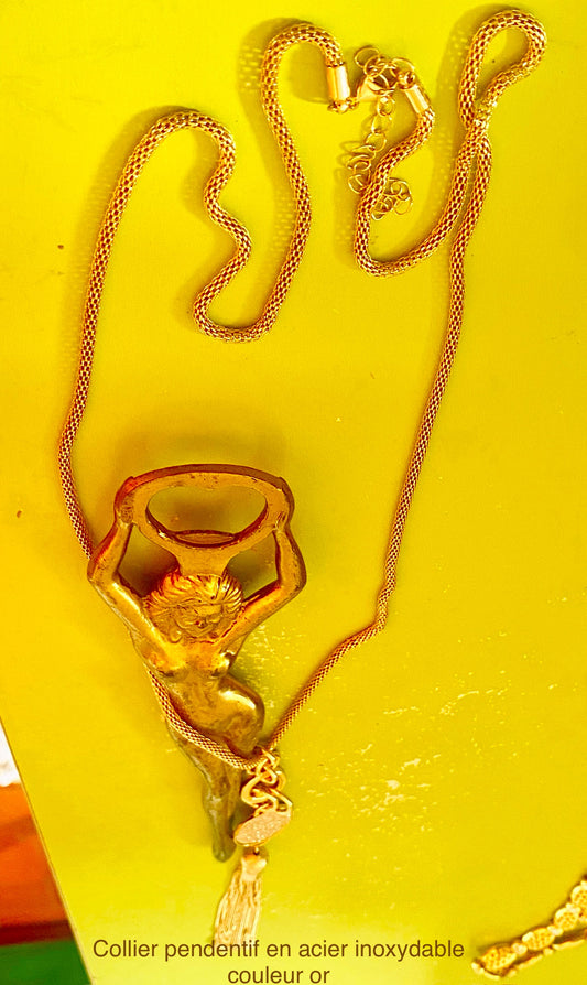 Collier fashion élégance. Pendentif .pièce unique couleur or . Collection privée