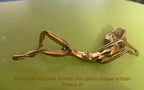 Pendentif Statuette femme mini Moyen format. Existe en deux tailles. Pièce unique Collection privée Artisan. Plaqué or