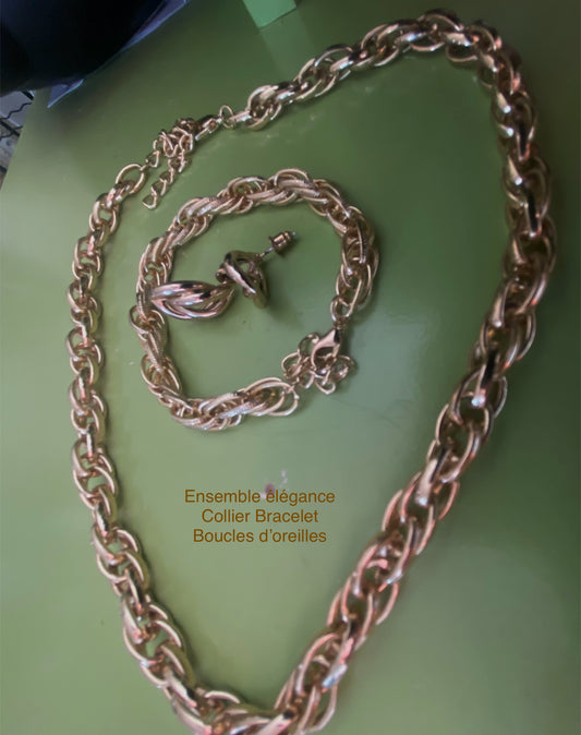 Ensemble Collier Bracelet Boucles d’oreilles fashion élégance. pièces uniques . Collection privée