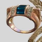 Bague Elégance Chic Prestige Plaqué Or 18K Perle Bleue Naturelle Dome Passerelle Variante 2 vue debout oblique