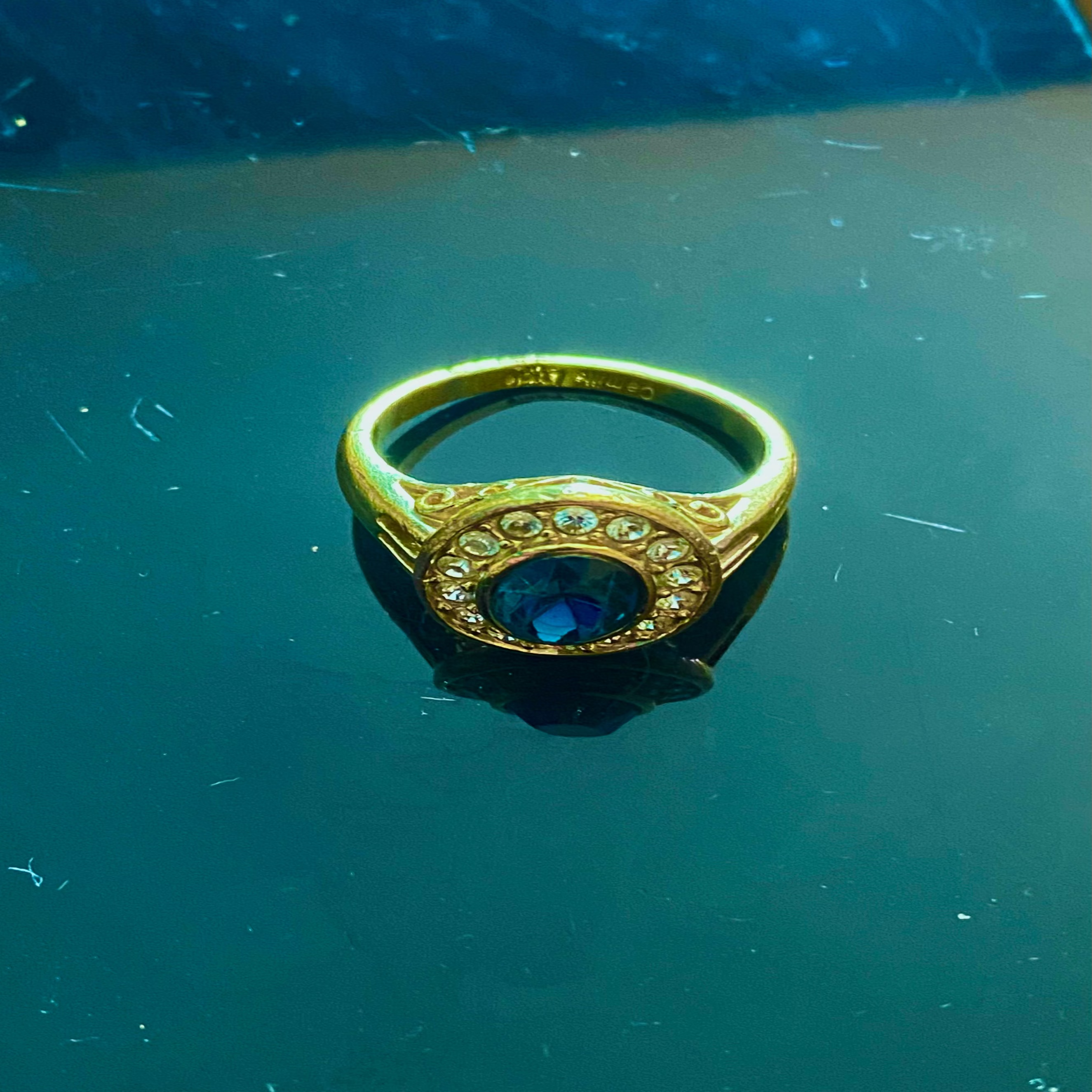 Bague Elégance Chic Prestige Plaqué Or 18K Perle Bleue Naturelle Halo Rond  Variante 1 vue au sol de face