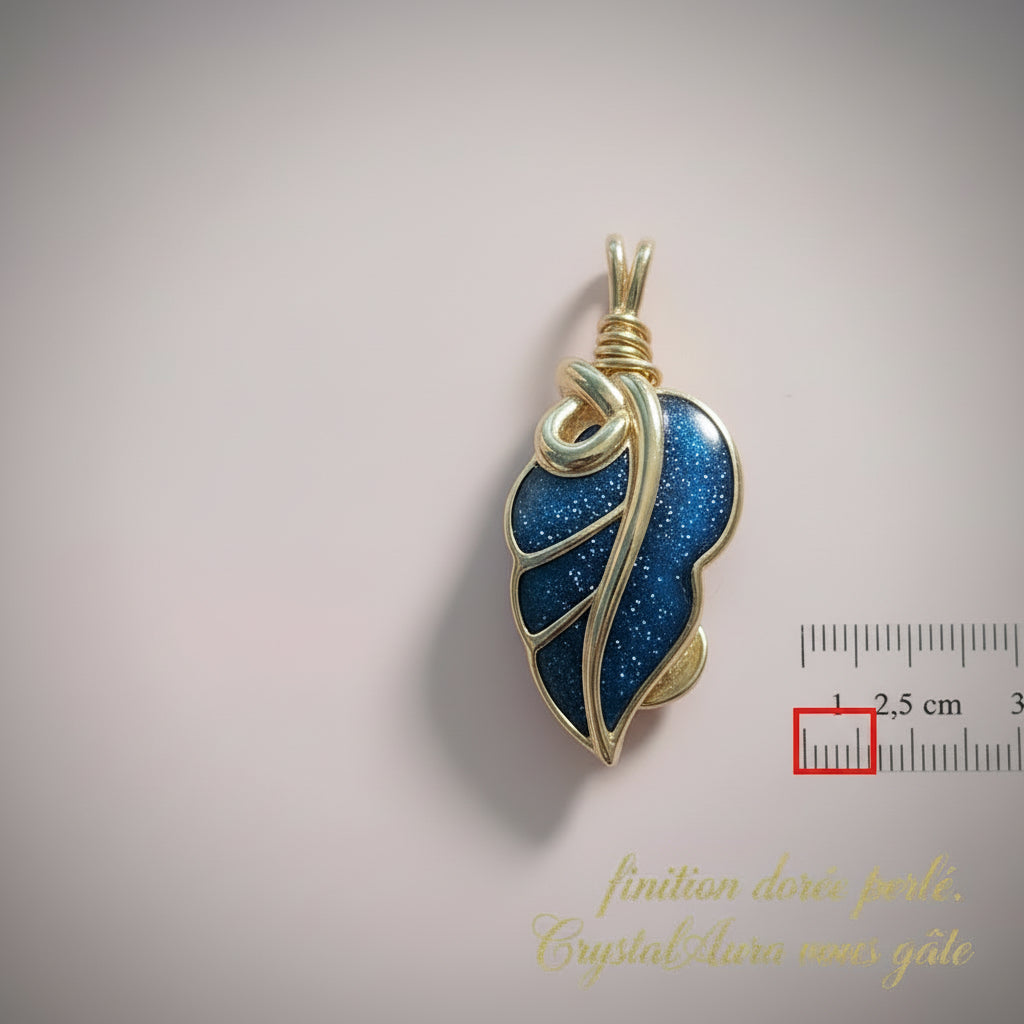 Boucles d'Oreilles Élégance Prestige - Earrings Dorées Fashion Perle Bleu vue face  Dimensions ajout artistique du crochet au dessus du bijou