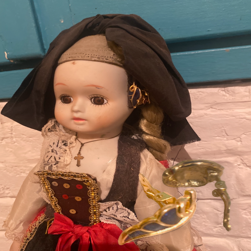 Boucles d'Oreilles Élégance Prestige - Earrings Dorées Fashion Perle Bleu vue humaine face oblique et mode notice portrait