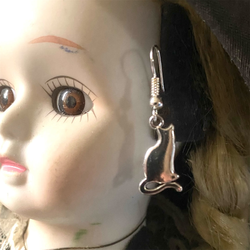 Boucle d'Oreille Métal Chat Modèle plein vue portée