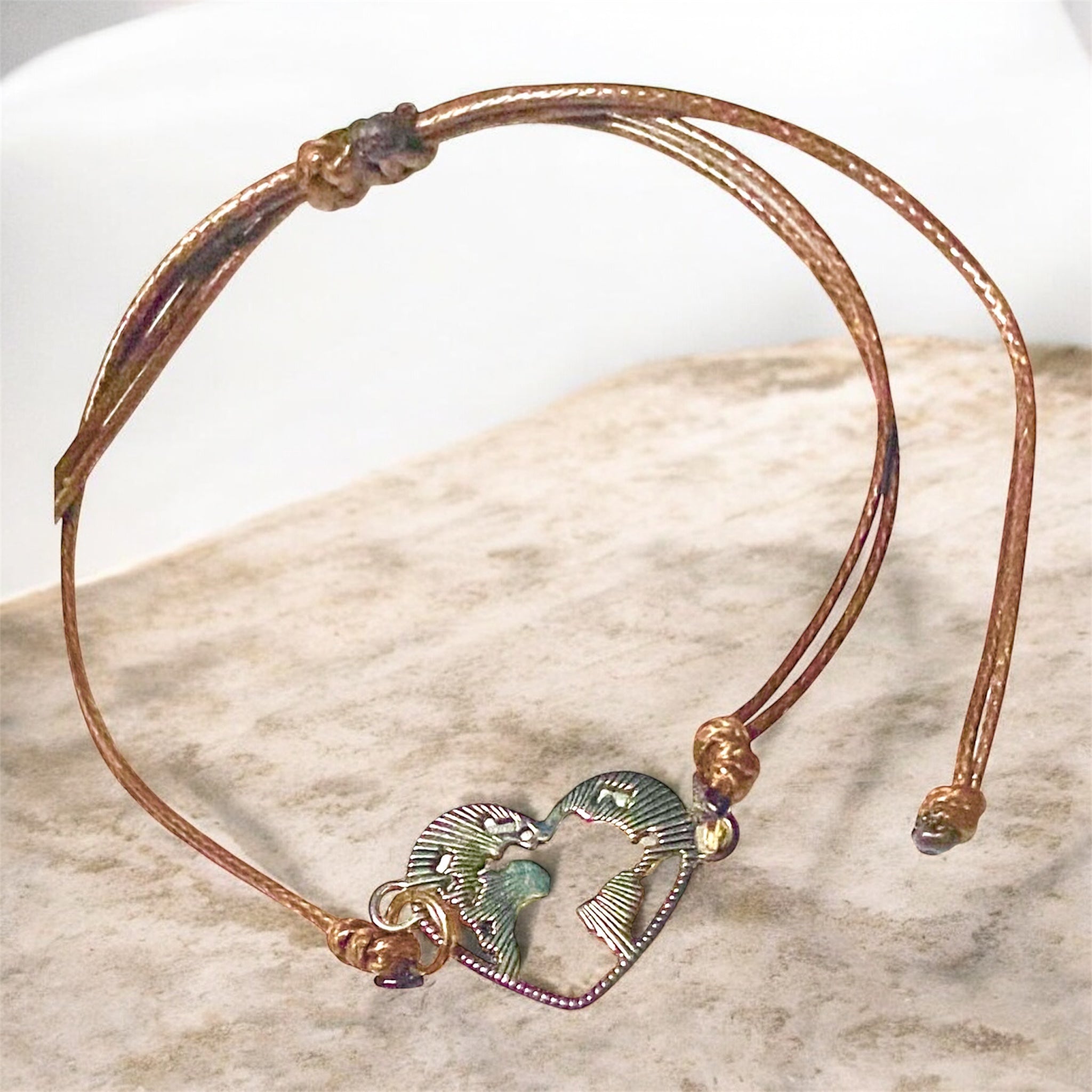 Bracelet Associatif Ficelle + Motif Métal Cœur