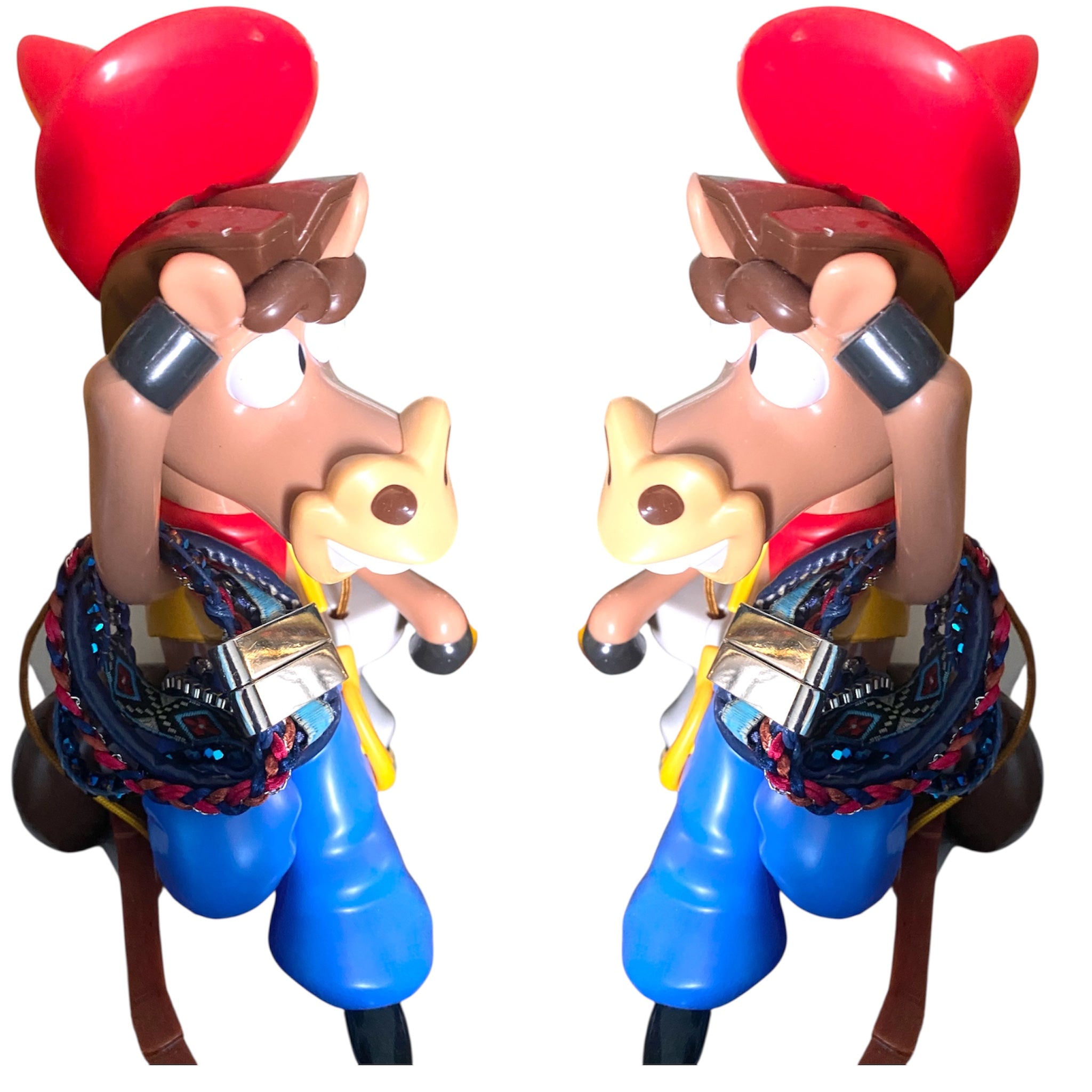 Modèle 1 Bracelet Kids Carnaval magnétique multi bandes bleu colorées vue accroche fonctionnel présentoir artistique descriptif de face 