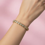 Bracelet Semi Élastique Pièces Carrées Dorées 5mm vue espace