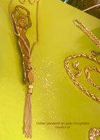 Collier fashion élégance. Pendentif .pièce unique couleur or . Collection privée