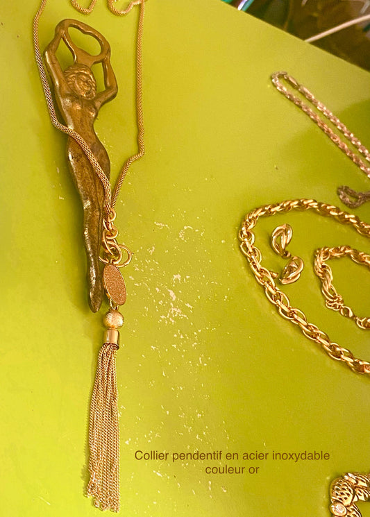 Collier fashion élégance. Pendentif .pièce unique couleur or . Collection privée