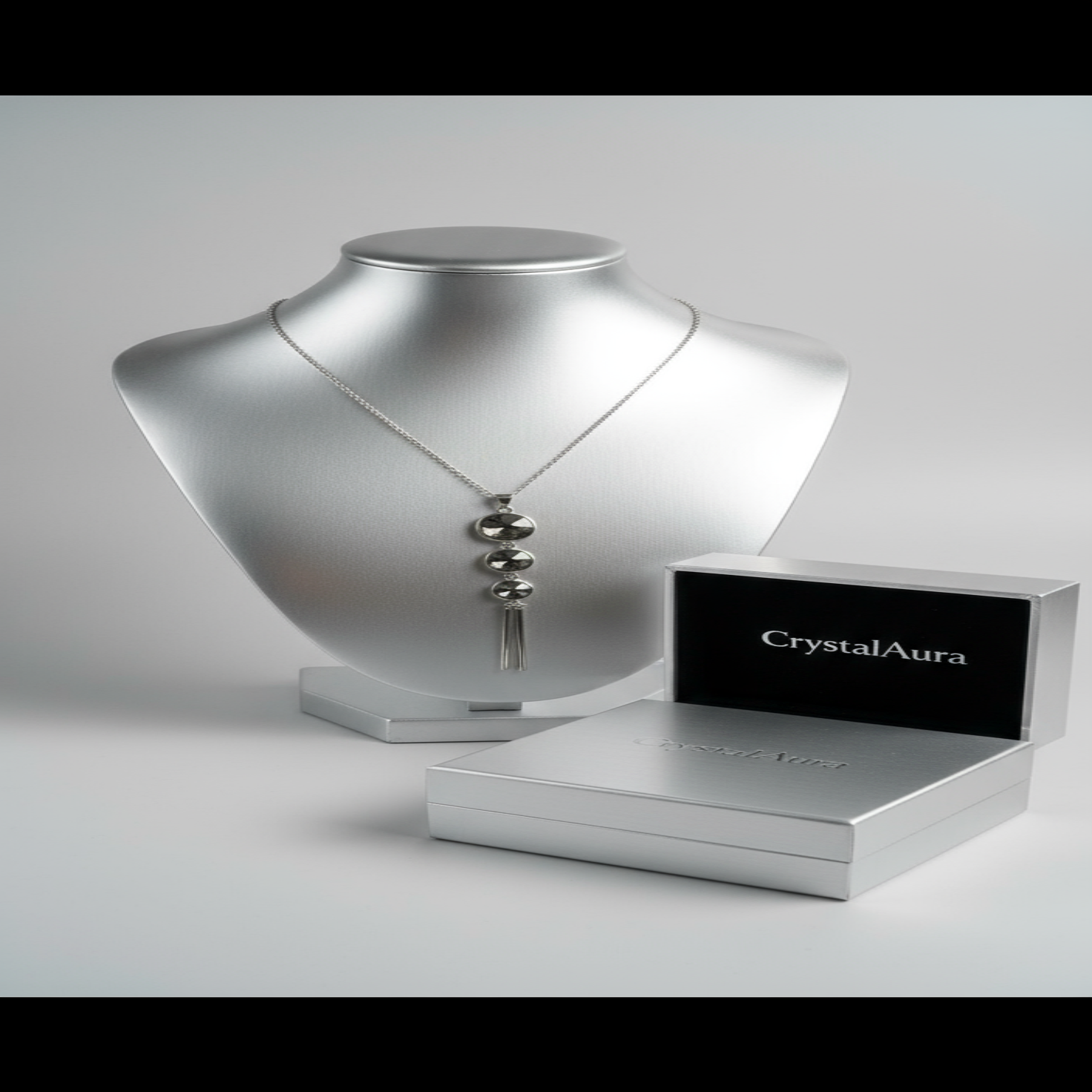 Collier pendentif Métal chaine Perles vue de face sur support