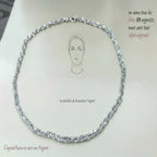 Ras-le-Cou Argent Design vue de face flou rajout artistique mini portrait femme avec le collier