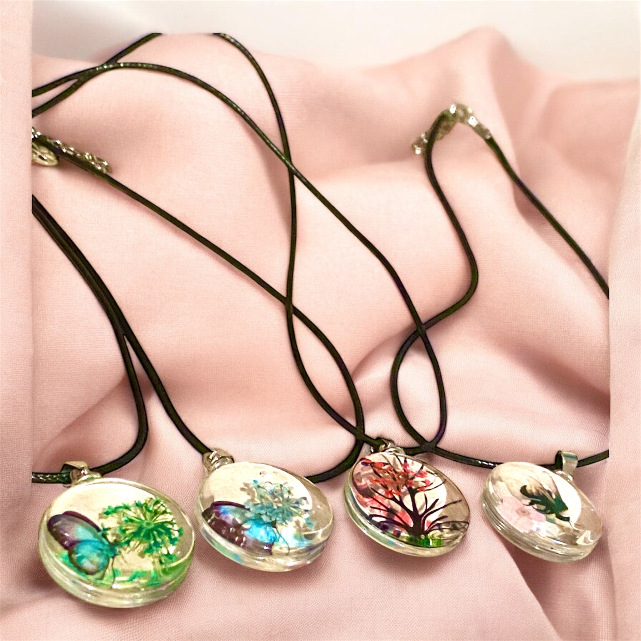 Collier Solidaire Chat - Pendentif Résine Perlé