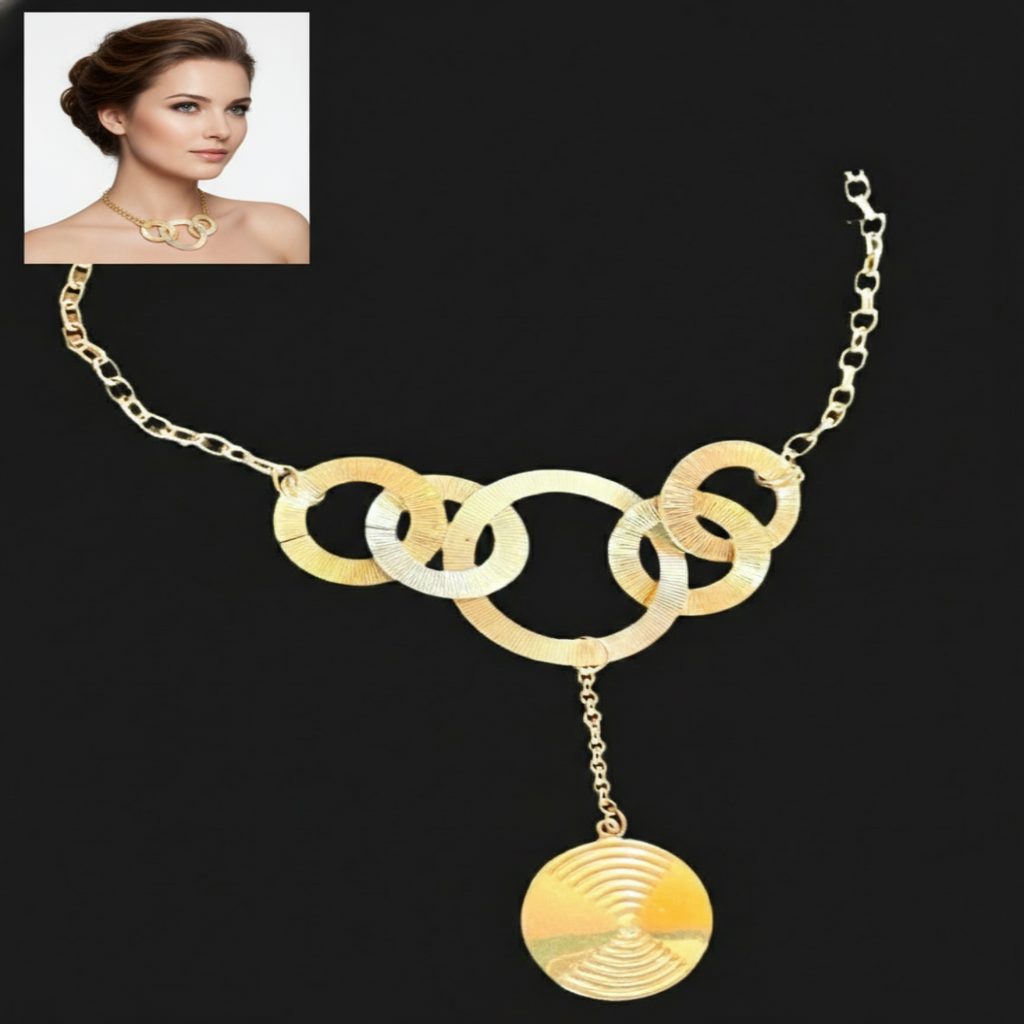 Collier Créole Anneaux Metal vue artistique coupe zoom sur Motif, rajout artistique image Illustration Collier sur Cou