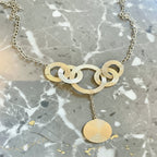 Collier Créole Anneaux Metal  Dore, vue de face zoom sur Motif