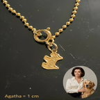 Collier Pendentif Mini Chien AGATHA -Or Vue de face avec une image rappel de Symbole Animal avec sa maitresse