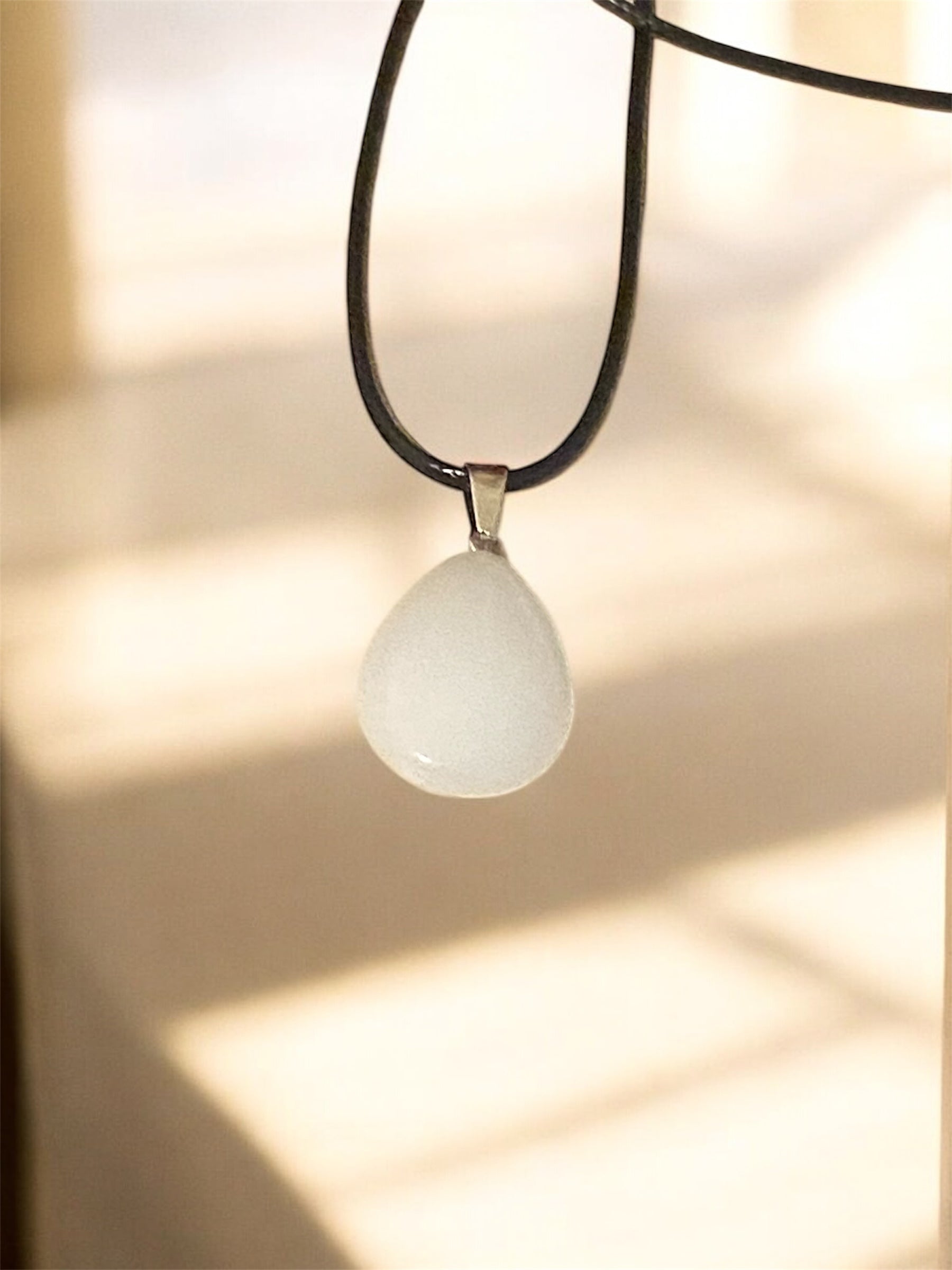 Collier_Pendetif_Verre_blanc_face
