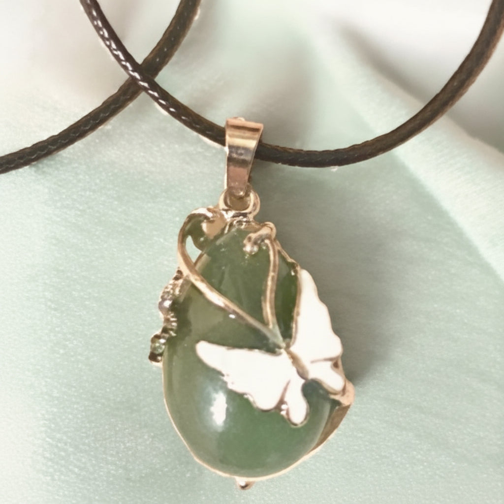 Collier_motif_Papillon_Associatif_Perle_vert_face