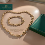 Parure deux Pièces Ras-le-Cou et Bracelet vue de face , rajout boite cadeau et logo