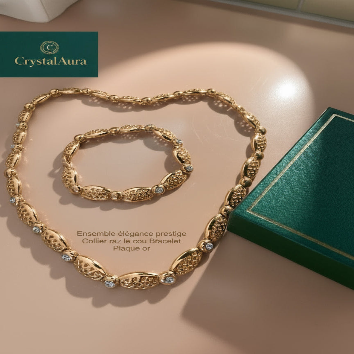 Parure deux Pièces Ras-le-Cou et Bracelet vue de face , rajout boite cadeau et logo