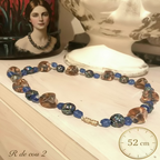 Ras-le-Cou vue global de haut et outil de mesure avec une  image artisanal portrait