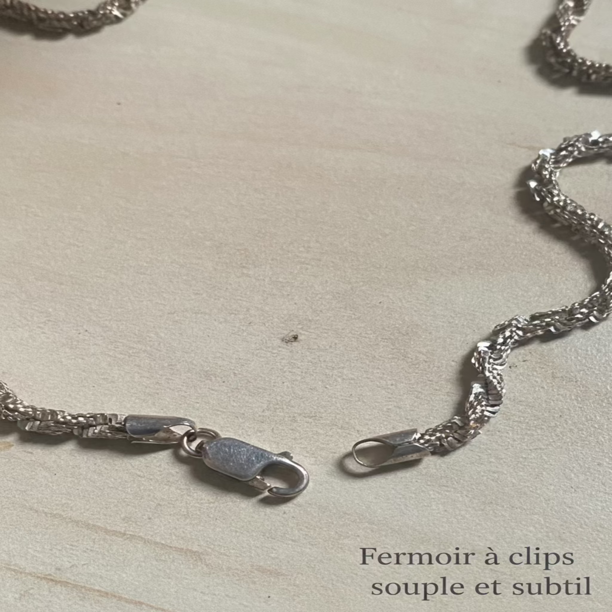 Collier Argent Ras-le-Cou Pièce Unique - Design Minimaliste
