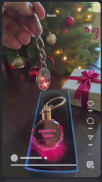 Porte clé en verre crystal lumineux clip avec aide IA, produit pressant en boite ambiance  animation artistique autour